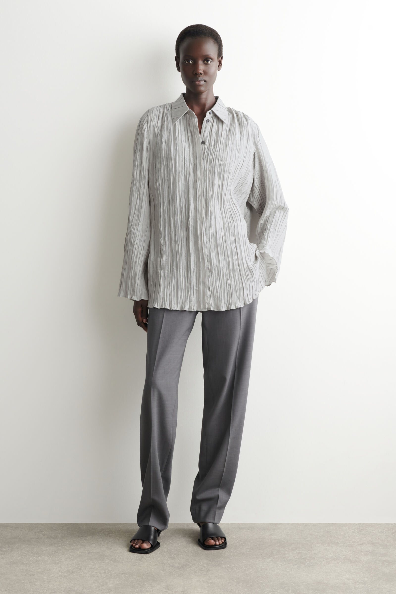 ラウンドシルエット テクスチャードシルクシャツ